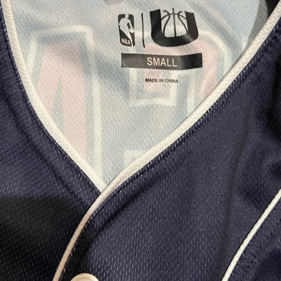 Chicago Bulls 66 Worldwide NBA UNK Brand Button Up Jersey Shirt - small - Picture 3 of 3